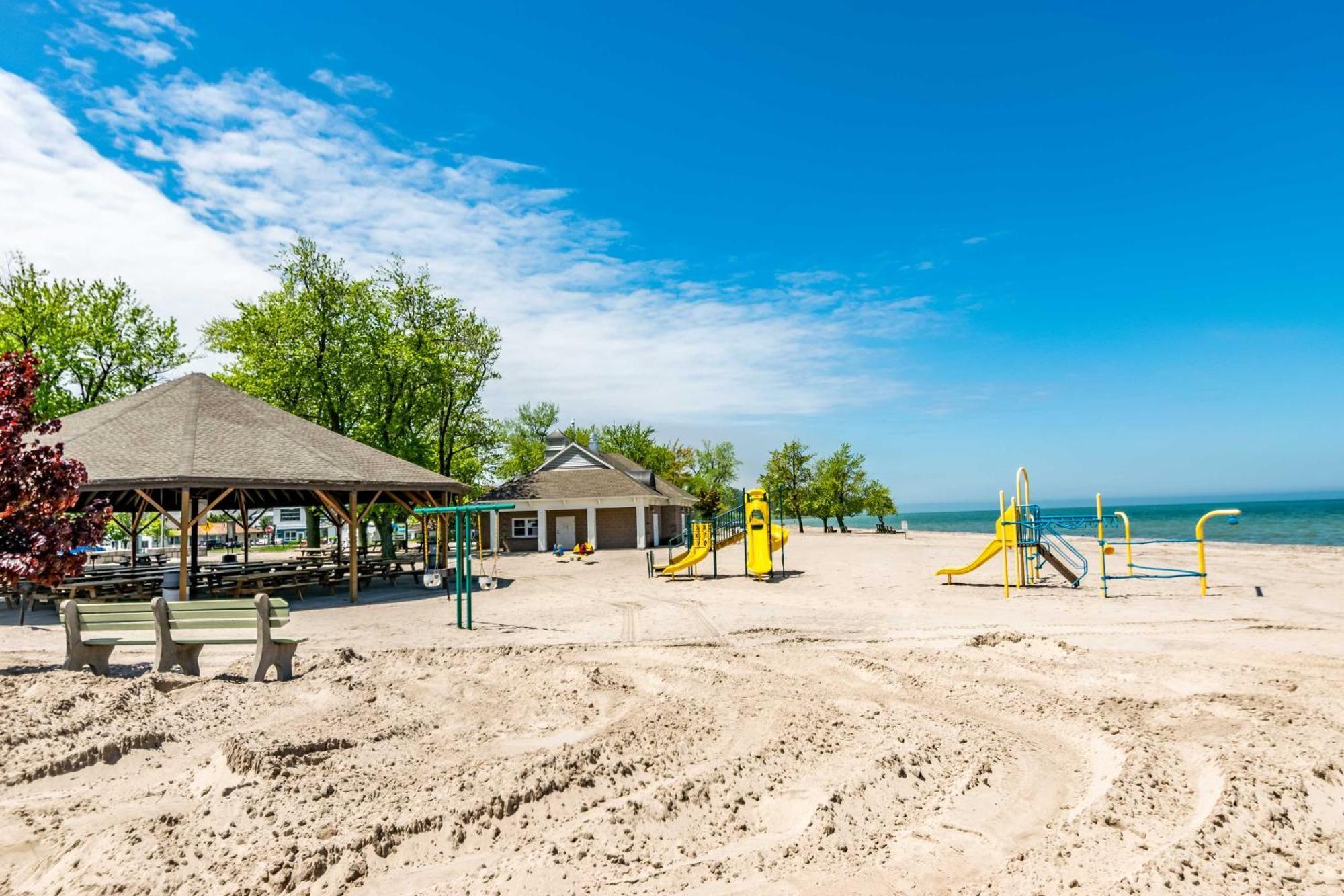 Sodus Point Home - Walkable To Beach! Exterior photo